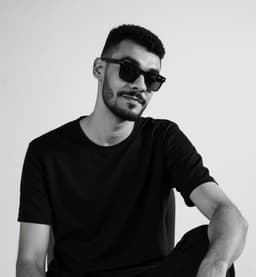 منى